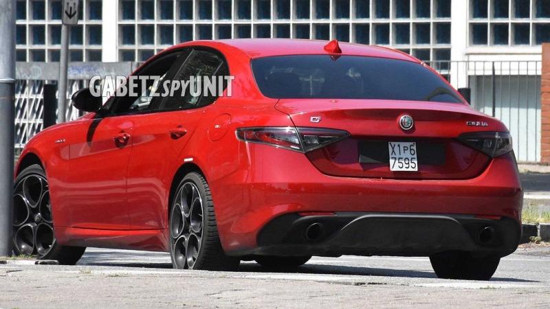 alfa-romeo-giulia-facelift-spy-shots (1).jpg