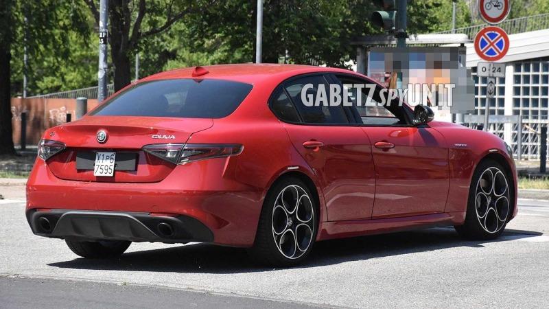 alfa-romeo-giulia-facelift-spy-shots (9).jpg