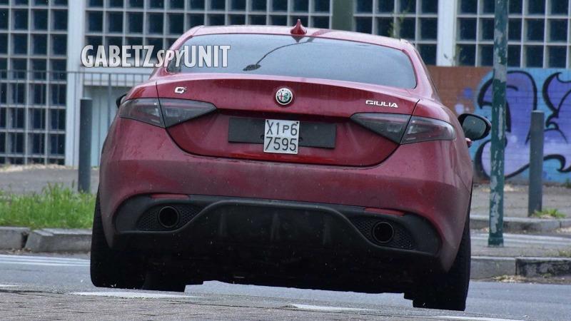 alfa-romeo-giulia-facelift-spy-shots (12).jpg