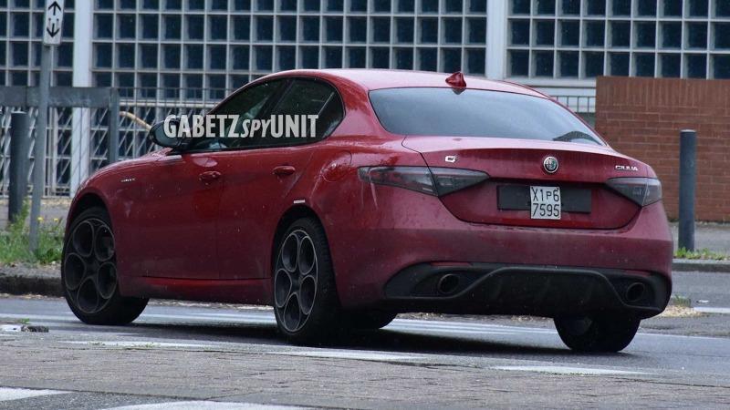 alfa-romeo-giulia-facelift-spy-shots (14).jpg