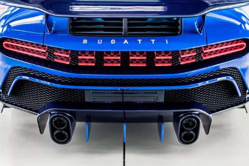 bugatti-centodieci-first-customer-example-is-delivered_100844714_l.jpg