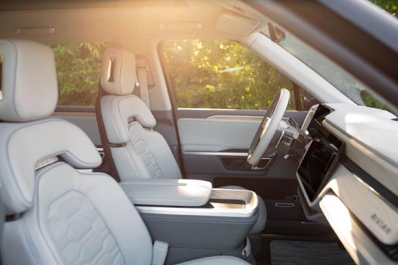 r1sgreen-interior-2.jpg