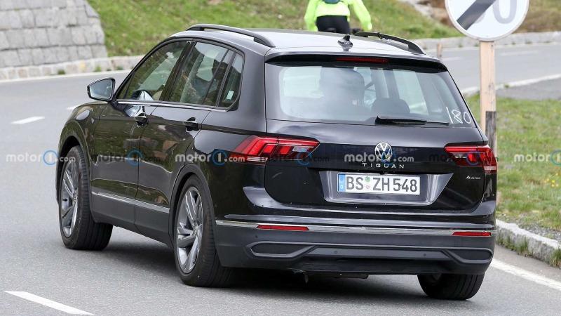 volkswagen-tiguan-spy-photos (7).jpg