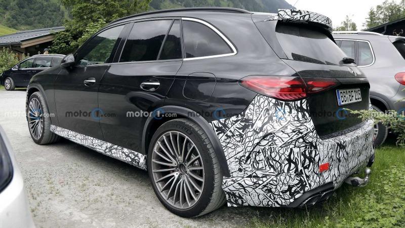 new-mercedes-amg-glc-63-spy-shots (13).jpg