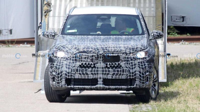 2024-bmw-x3-front-view-spy-photo (1).jpg