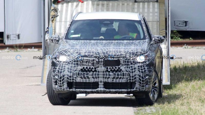 2024-bmw-x3-front-view-spy-photo (2).jpg