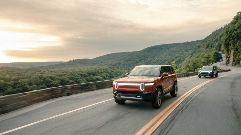 rivian-r1s-in-canyon-red (1).jpg