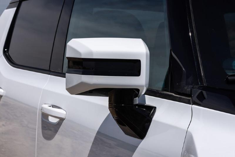 2022-gmc-hummer-ev-edition-1-pickup-132-1657891666.jpg