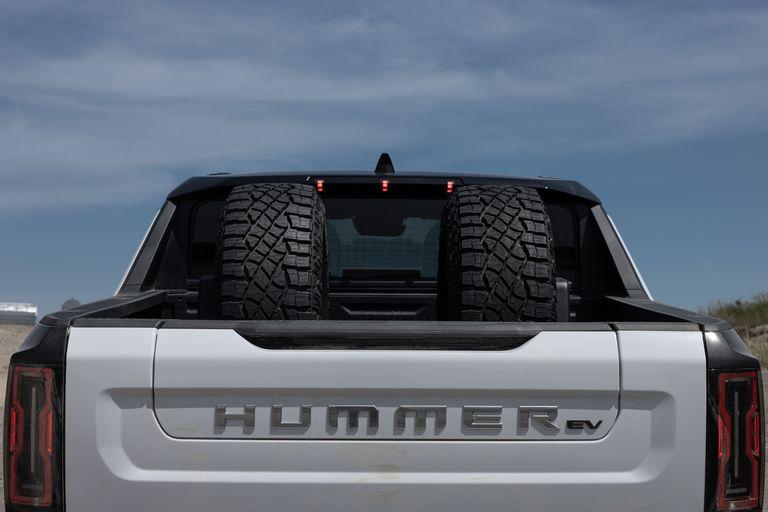 2022-gmc-hummer-ev-edition-1-pickup-140-1657891672.jpg