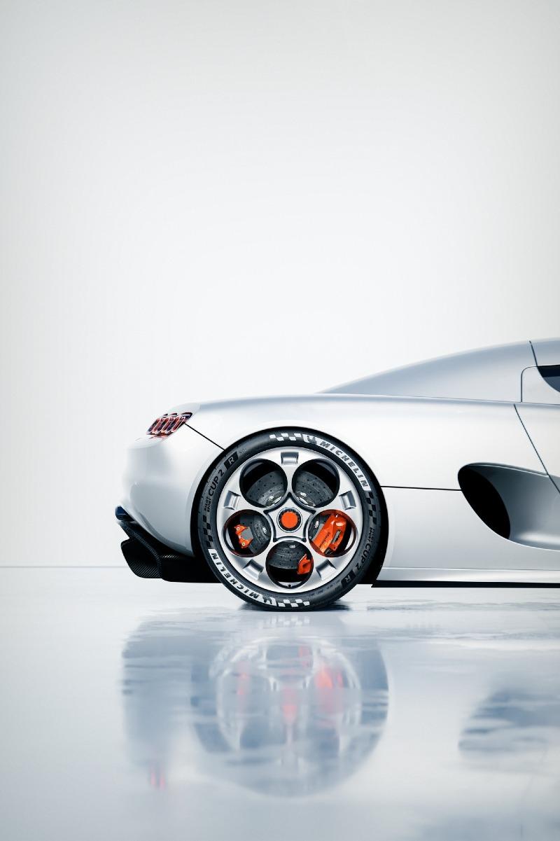 koenigsegg-cc850-the-swedish-hypercar-new-years-resolution-came-true_2.jpg