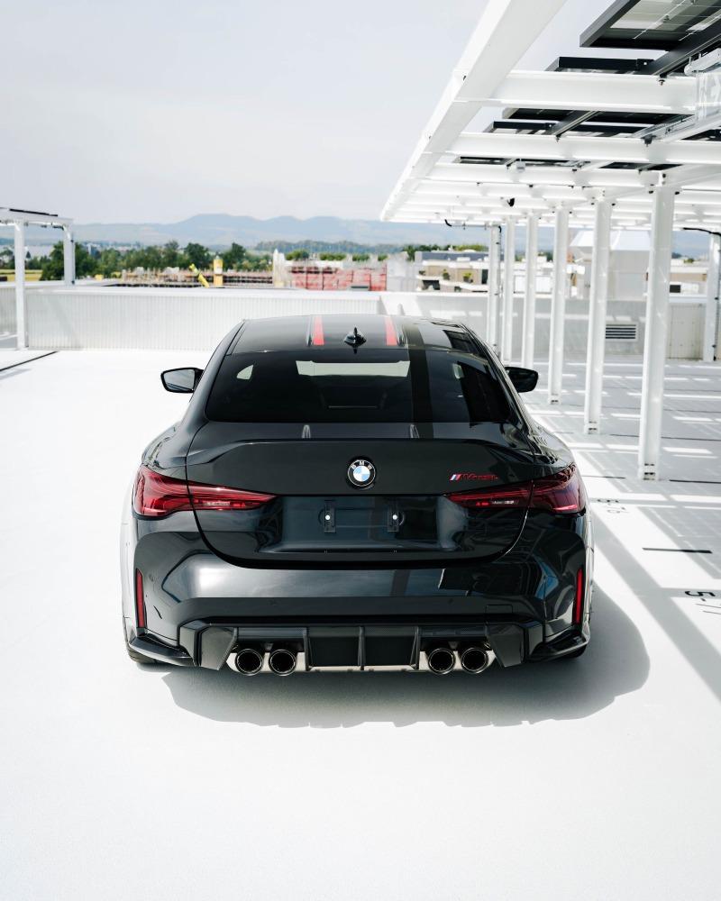 BMW-m4-csl-black-sapphire-02.jpg
