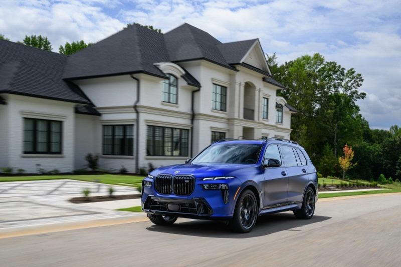 bmw-x7-m60i-marina-bay-blue-06-1536x1024.jpg