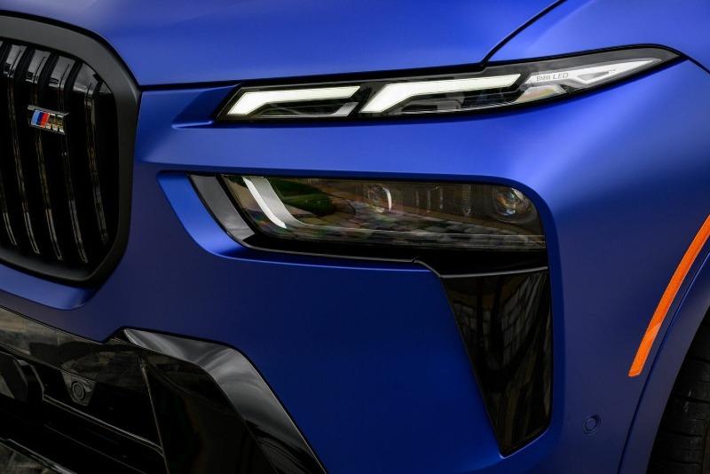 bmw-x7-m60i-marina-bay-blue-40-1536x1024.jpg