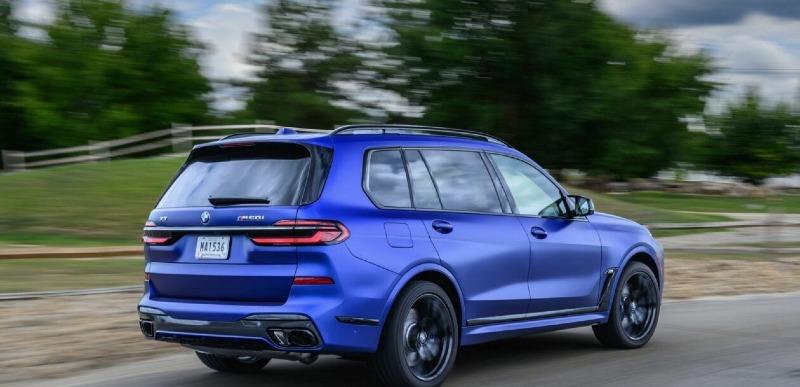 bmw-x7-m60i-marina-bay-blue-13-1260x608.jpg