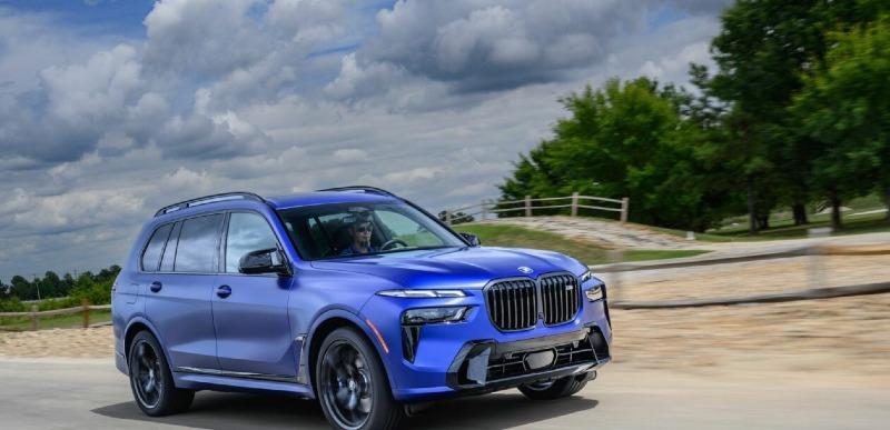 bmw-x7-m60i-marina-bay-blue-12-1260x608.jpg