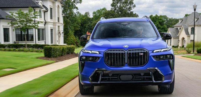 bmw-x7-m60i-marina-bay-blue-02-1260x608.jpg