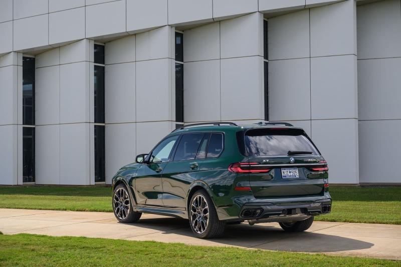 bmw-x7-m60i-british-racing-green-02.jpg