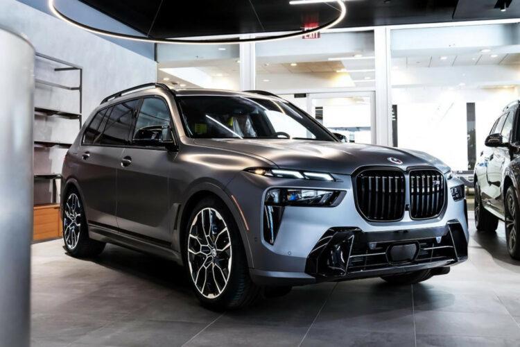 BMW-X7-M60i-Frozen-Pure-Grey-Shadow-G07-LCI-NYC-01-750x500.jpg