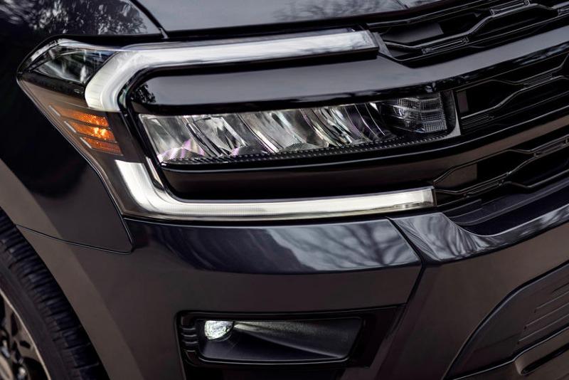2022-ford-expedition-headlights-carbuzz-898511.jpg
