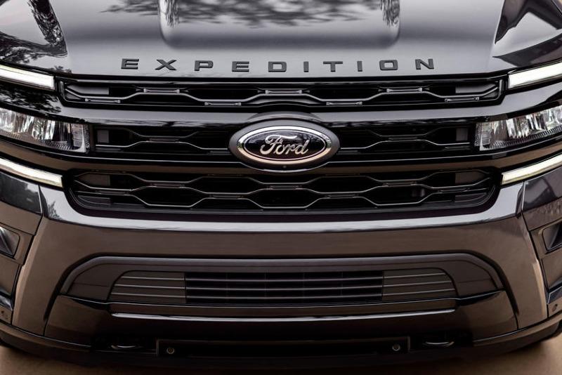 2022-ford-expedition-grill-carbuzz-898494.jpg