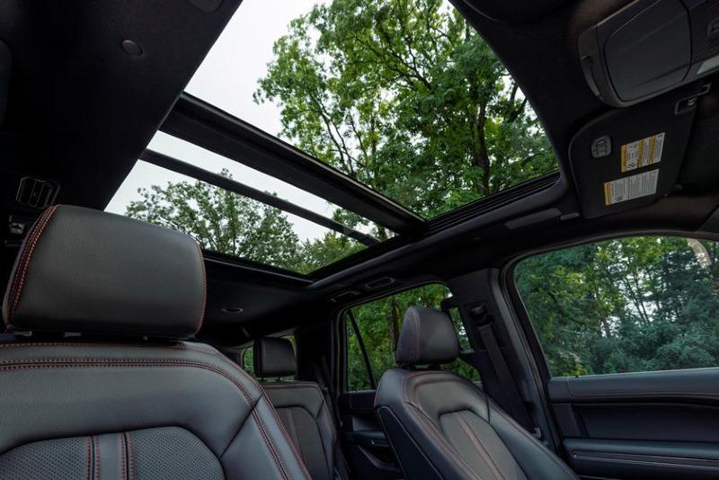 2022-ford-expedition-sunroof-carbuzz-898504.jpg