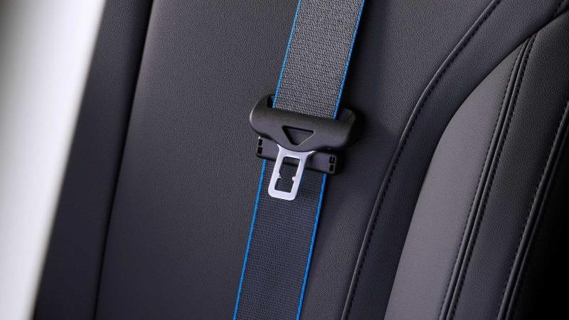bmw-ix5-hydrogen-seatbelt.jpg
