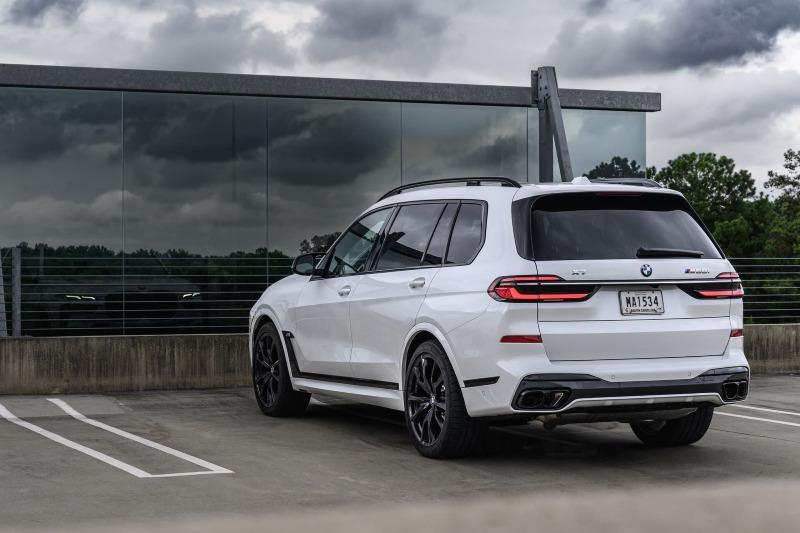 2023-bmw-x7-m6-i-mineral-white-17.jpg