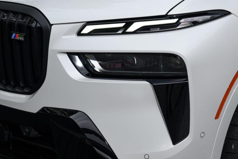 2023-bmw-x7-m6-i-mineral-white-22.jpg