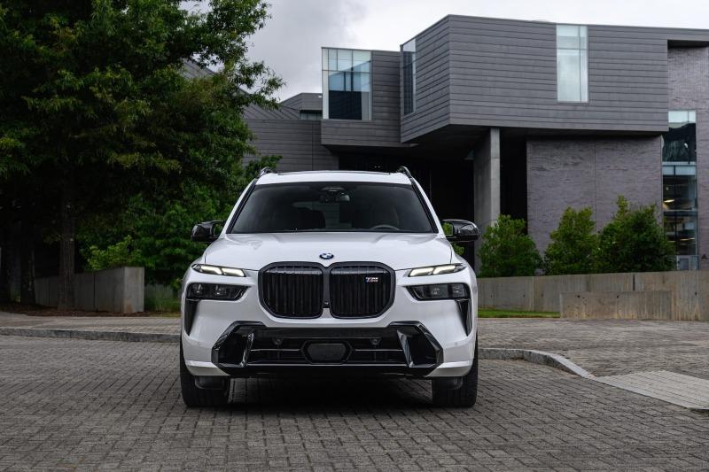 2023-bmw-x7-m6-i-mineral-white-11.jpg