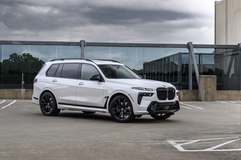 2023-bmw-x7-m6-i-mineral-white-15.jpg