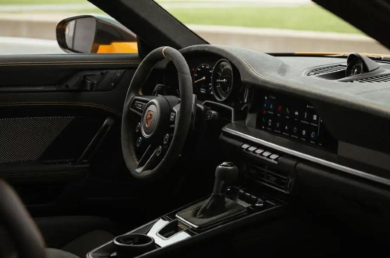 porsche-911-gt3-rs-05-dashboard_0_0_11zon.jpg