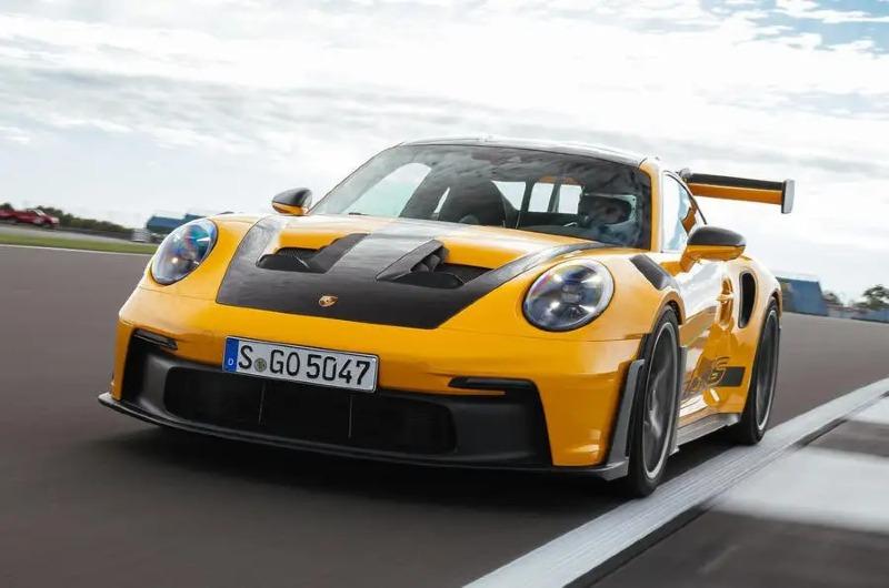 porsche-911-gt3-rs-01-front-tracking_0_11zon.jpg