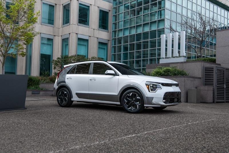 2023-kia-niro-ev-suv-105-1665082544.jpeg