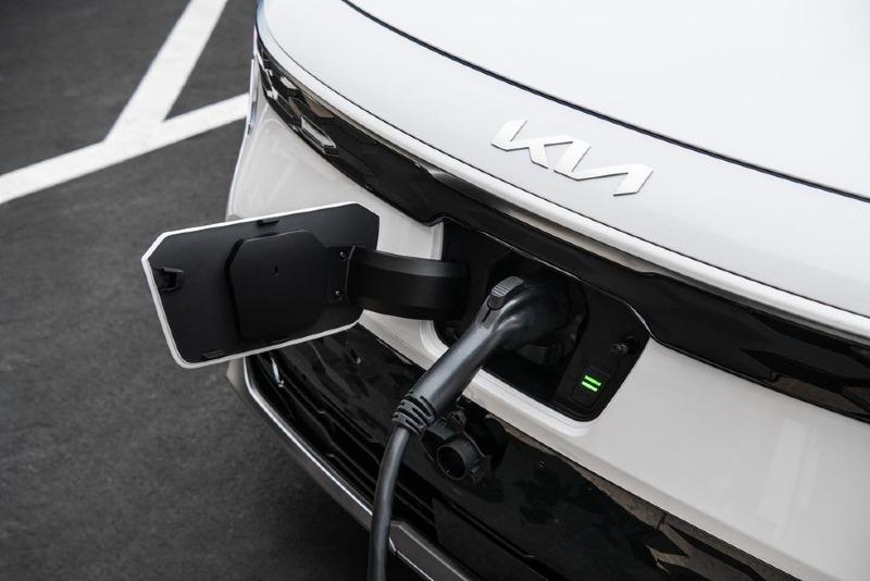 2023-kia-niro-ev-suv-111-1665082545.jpeg