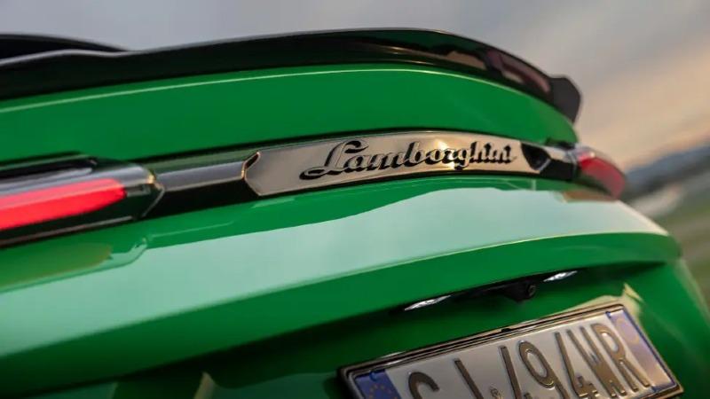 13-Lamborghini-Urus-Performante_11zon.jpg