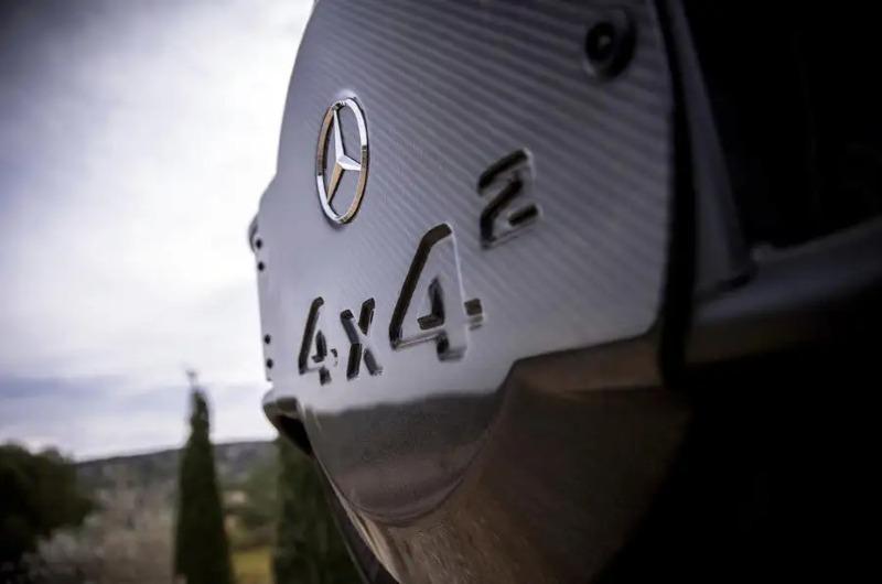 06-mercedes-amg-g62-4x4-squared-fd-2022-badge_11zon.jpg