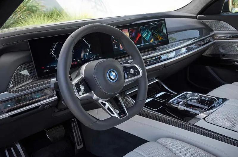 bmw-i7-09-dashboard-wheel_11zon.jpg