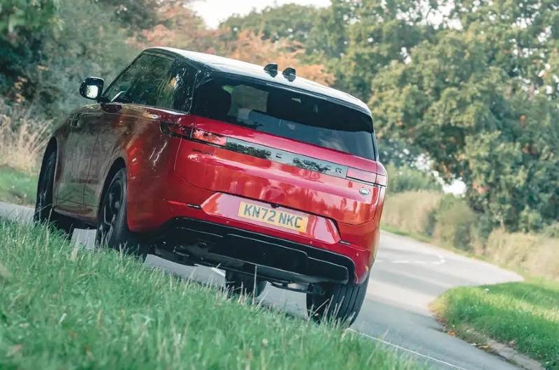 range_rover_sport_d300_rearcorner_0_11zon.jpg