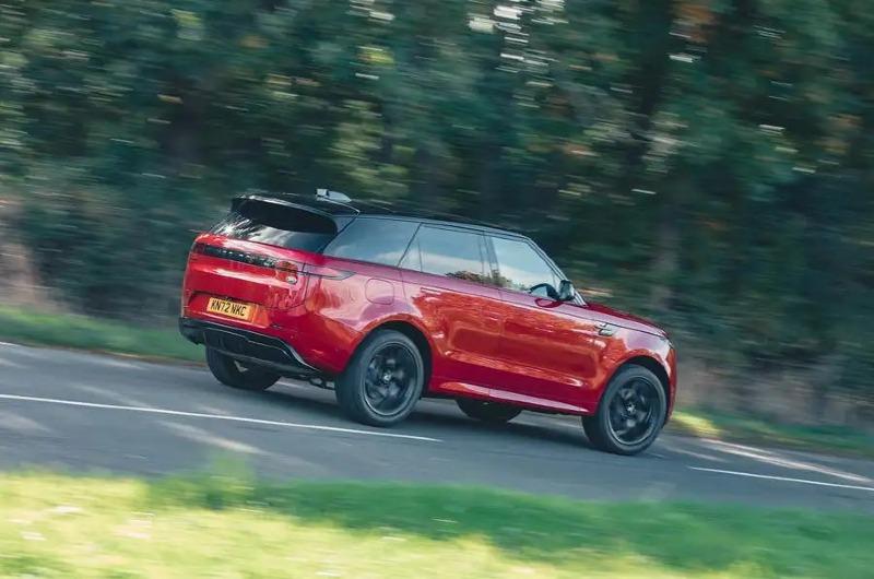 range_rover_sport_d300_rear34pan_1_11zon.jpg