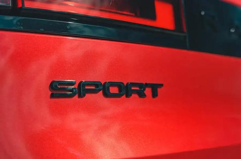 range_rover_sport_d300_badge_11zon.jpg