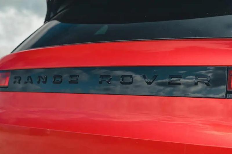 range_rover_sport_d300_detail_11zon.jpg