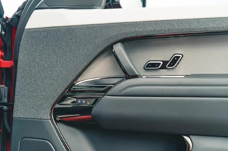 range_rover_sport_d300_doorconsole_11zon.jpg