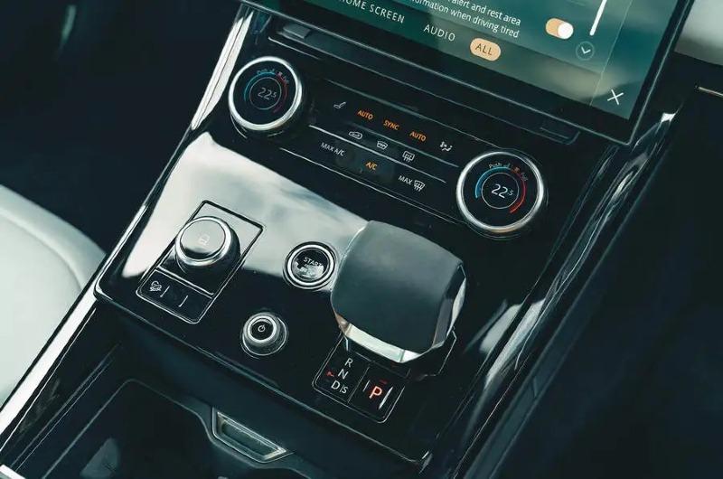 range_rover_sport_d300_gearlever_11zon.jpg
