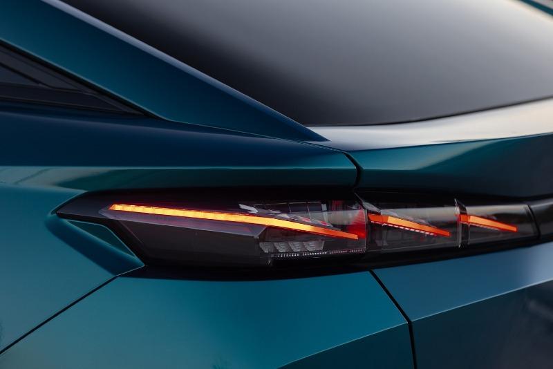 Peugeot-408-PHEV-review-rear-lights.jpg