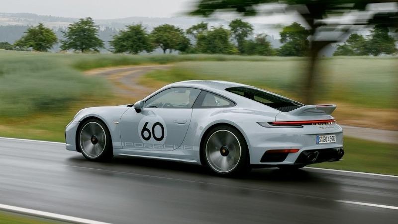 2023-Porsche-911-Sport-Classic-in-motion-4.jpg