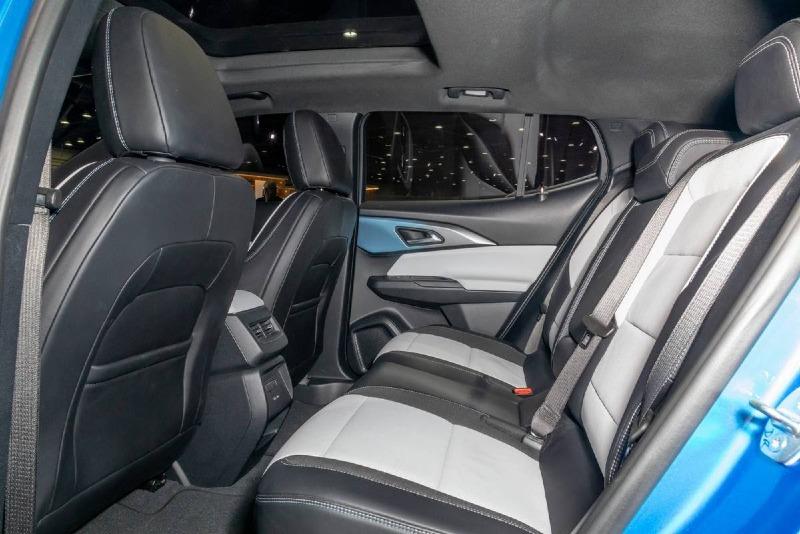 chevrolet-eqinox-2024-20-interior-backseat-scaled.jpg