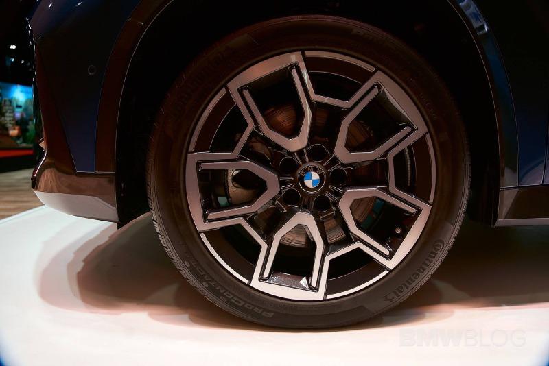 2023-bmw-x1-phytonic-blue-11.jpg