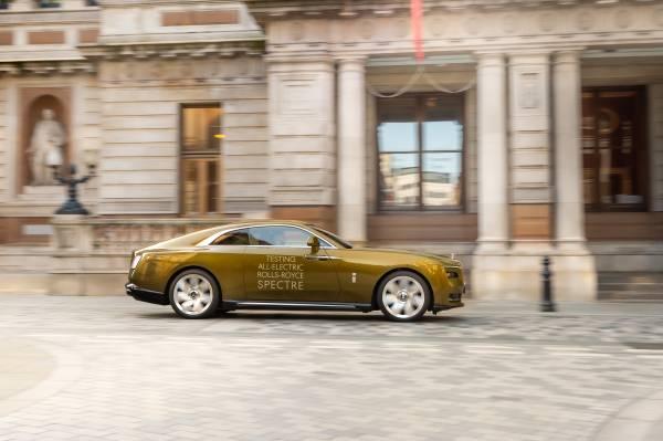P90509221-the-extraordinary-undertaking-is-complete-rolls-royce-spectre-concludes-global-testing-programme-wit-600px.jpg