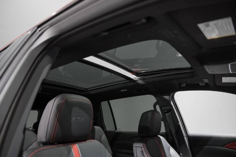 chevrolet-traverse-rs-2024-33-interior-sunroof-scaled.jpg