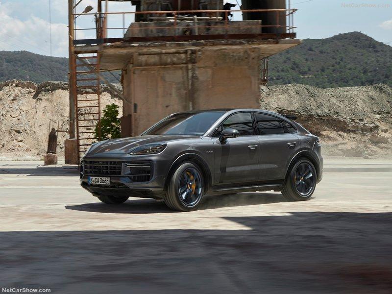 Porsche-Cayenne_Turbo_E-Hybrid_Coupe_with_GT_Package-2024-800-02.jpg